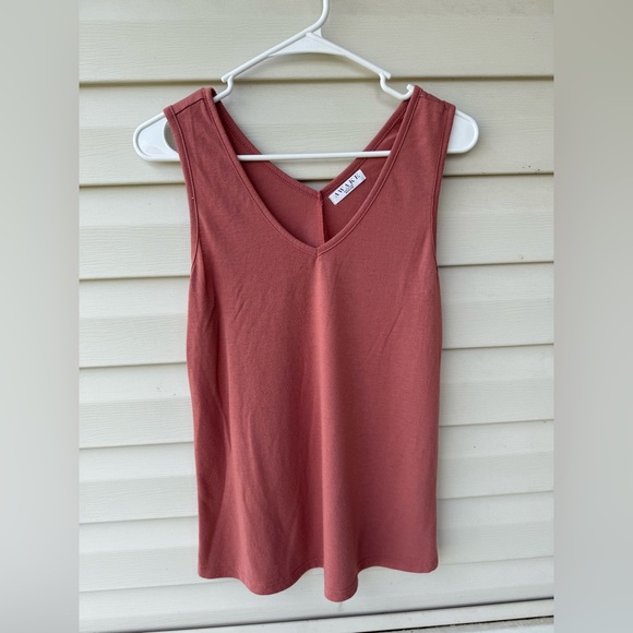 Women's Sleeveless V-Neck Top - Mauve rose - Picture 1 of 4